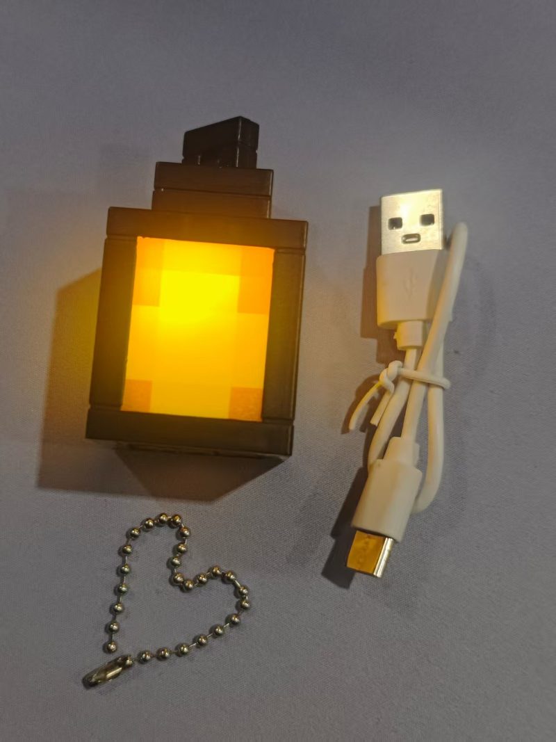 Ліхтарик з USB-кабелем для зарядки та ланцюжком